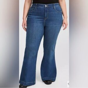 Torrid Women’s Sky High A-Line Flare Jeans Size 18 Short Excellent Condition